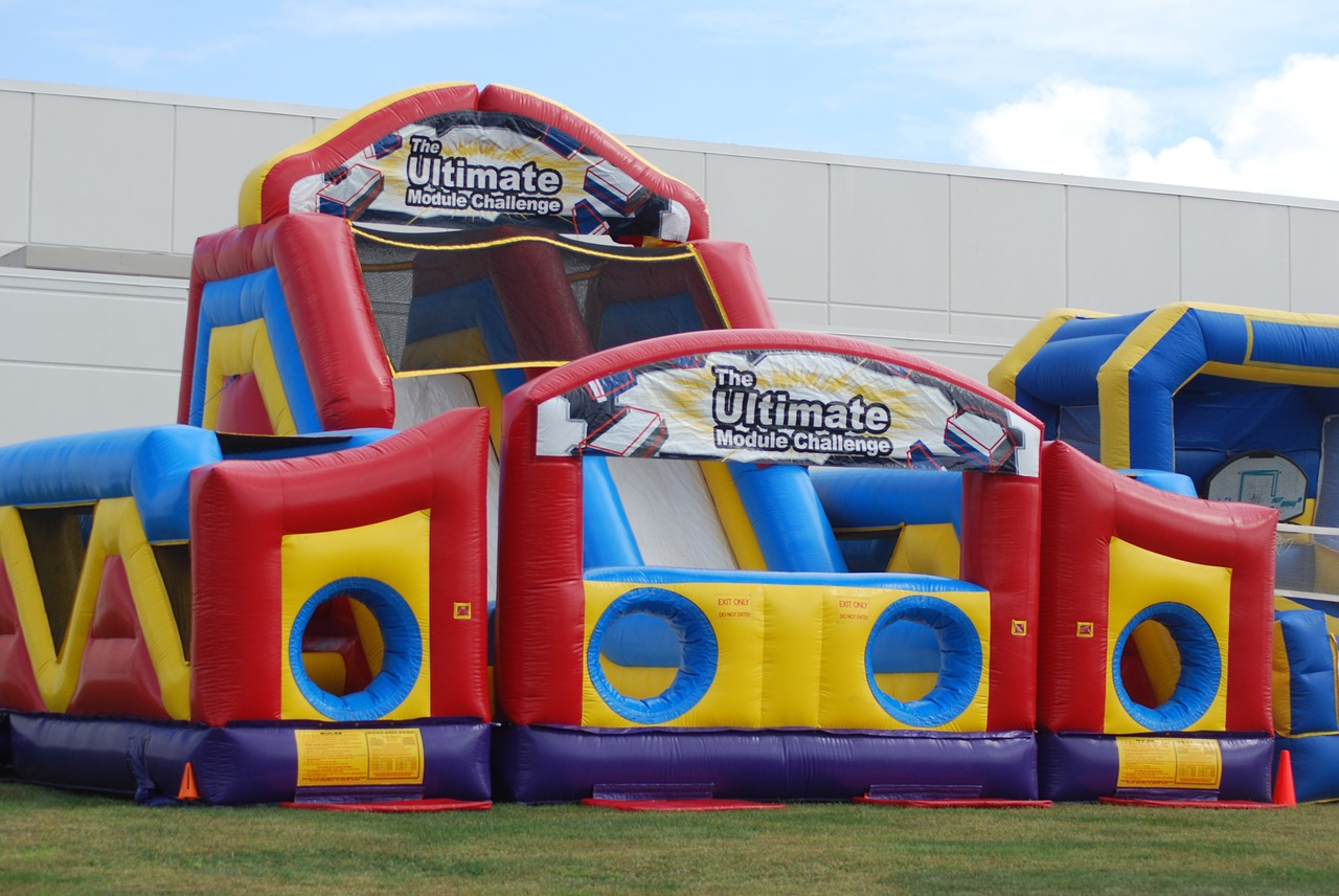 5 Best Inflatable Obstacle Courses for Kids' Fun